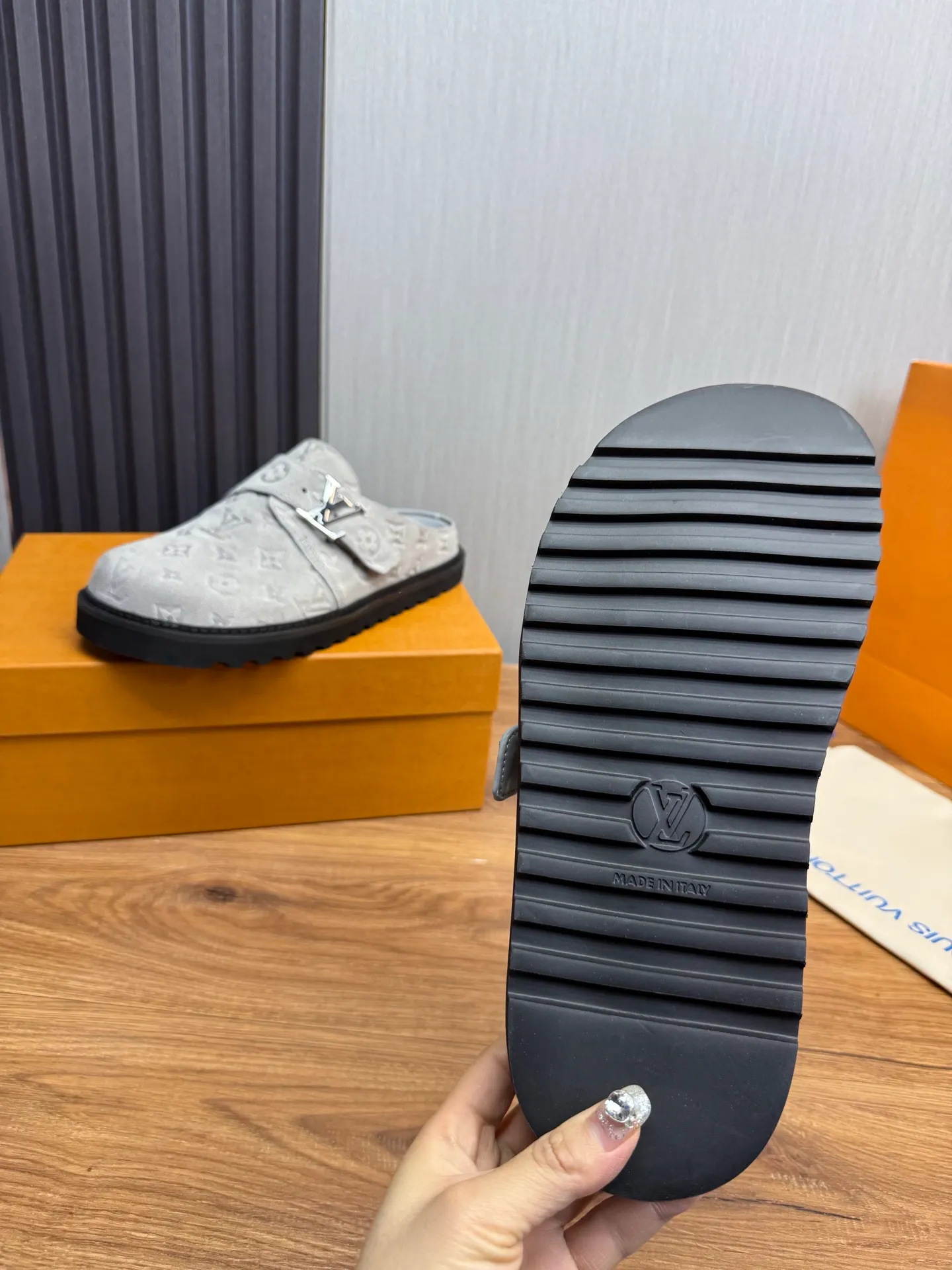 Men's men's shoes 460💰 Lv. Popular couple slippers hot sale🩷💚 🩴Official website one to one production 35-45 sizes 45 46 🉑️Customized!